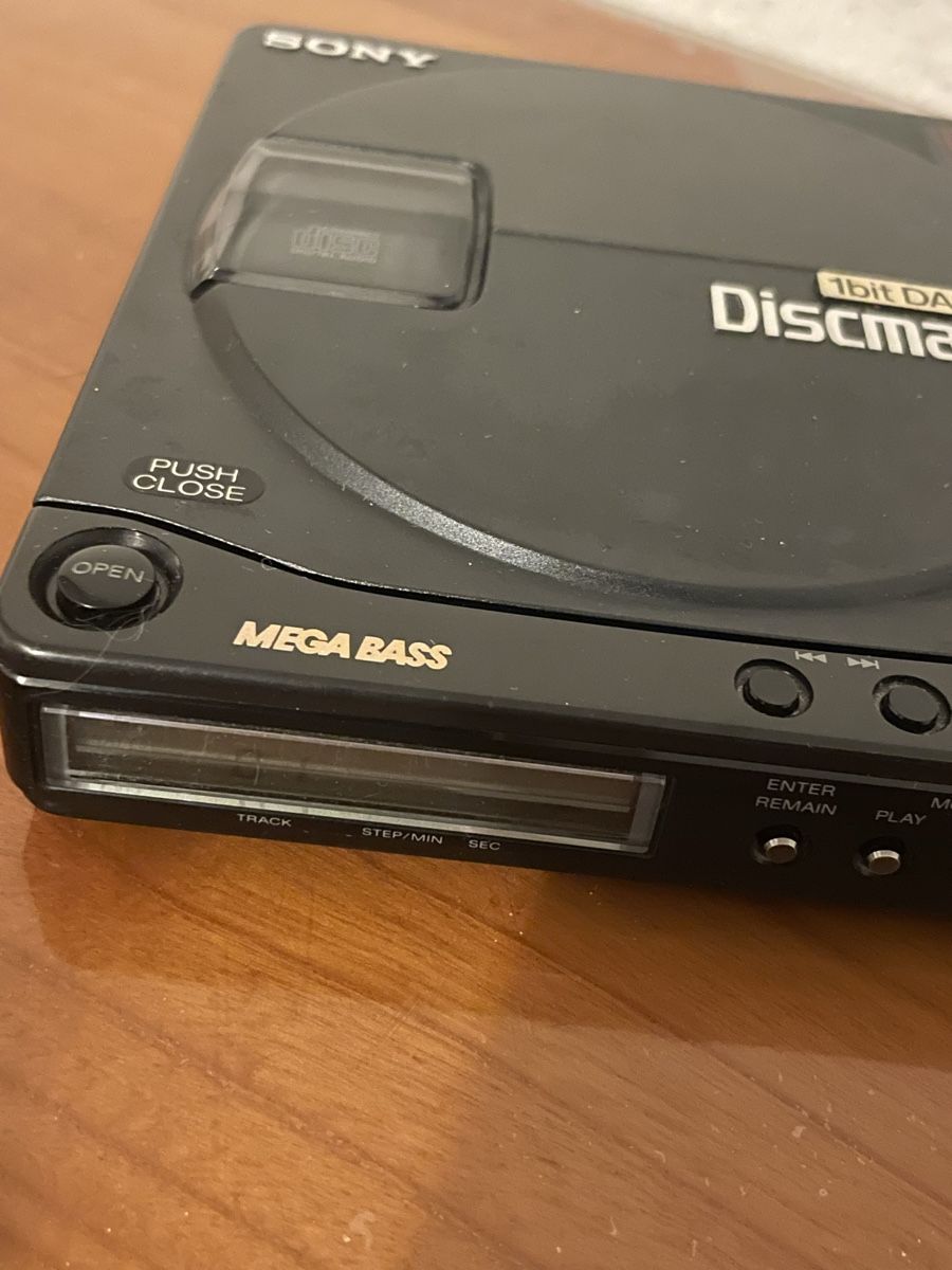 Sony Lecteur media portable: Sony D-99 Discman – Défectueux à Zürich par semi16 1