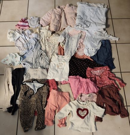 Lot de vêtements bébé fille 9 mois 29 pièces