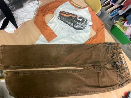 Braune Blue Ridge Jeans Gr. 140 + WEShirt mit Busmotiv
