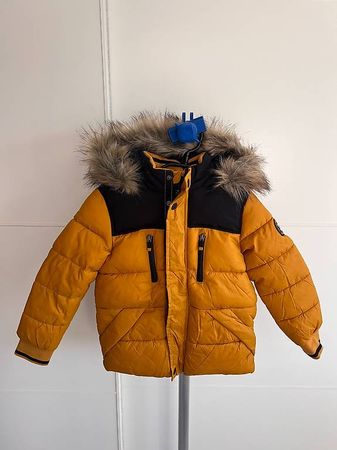 Winterjacke mit Kapuze für Jungs Grösse 122 gefüttert