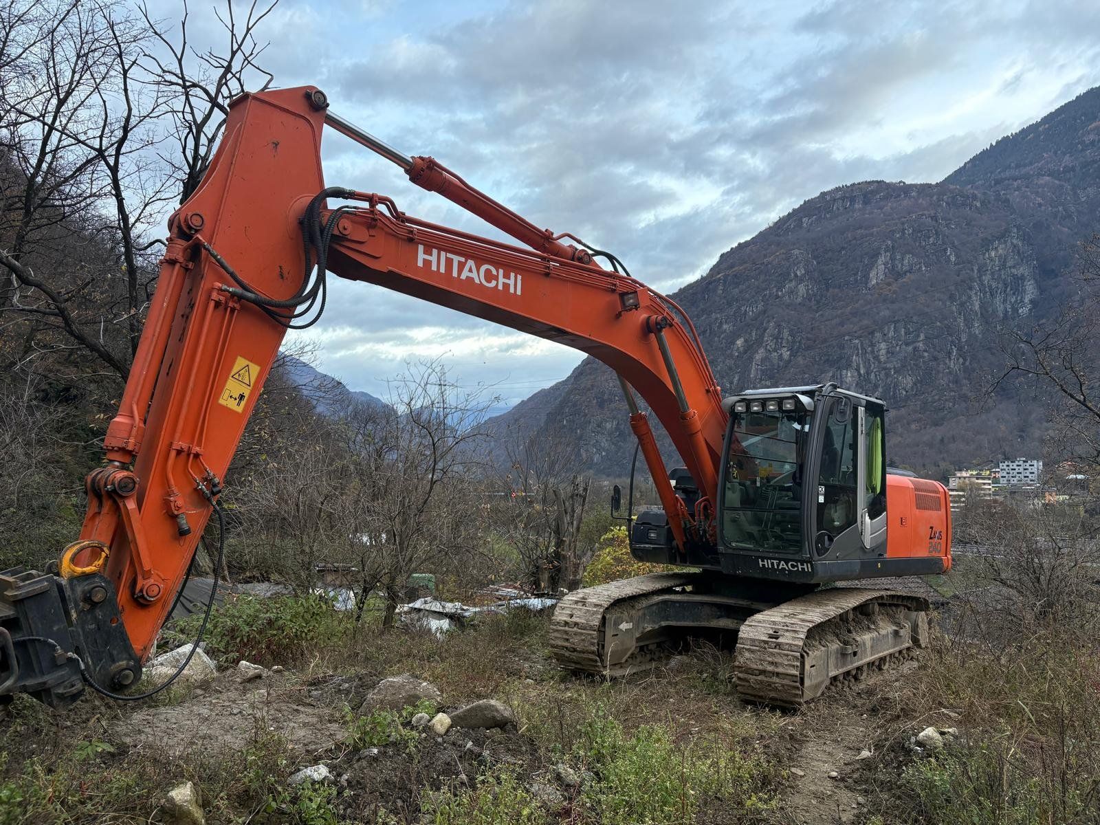 Hitachi Escavatori: Hitachi 240 – Usato da Giornico venduto da dio_zn5d