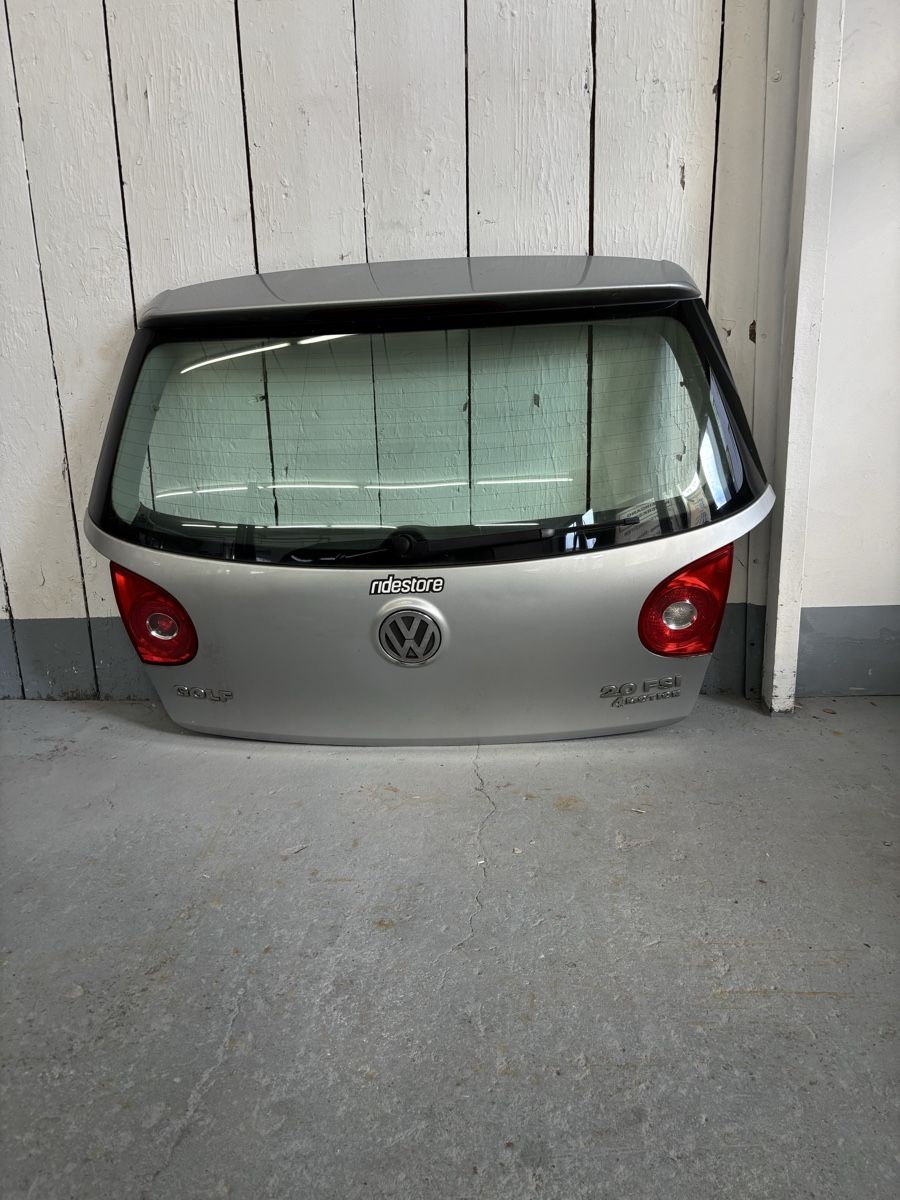 Volkswagen Tutti pezzi di ricambio auto: Vw Golf 5 jg 2008 Heckklappe – Usato da Engelburg venduto da schrotti02