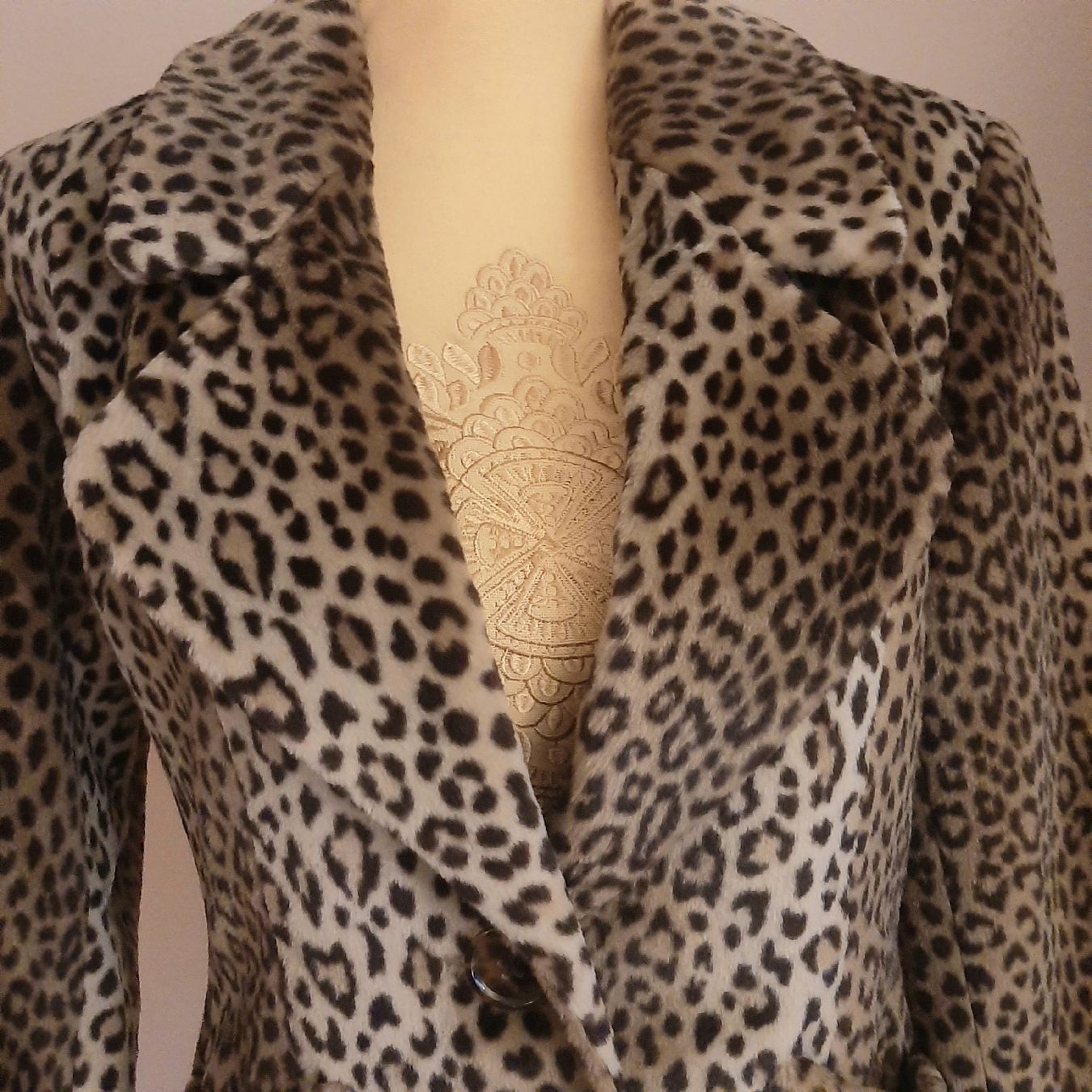Saint Laurent Jacken: Veste Yves Saint Laurent léopard vintage – Gebraucht aus Chêne-Bourg von chsandra34 9