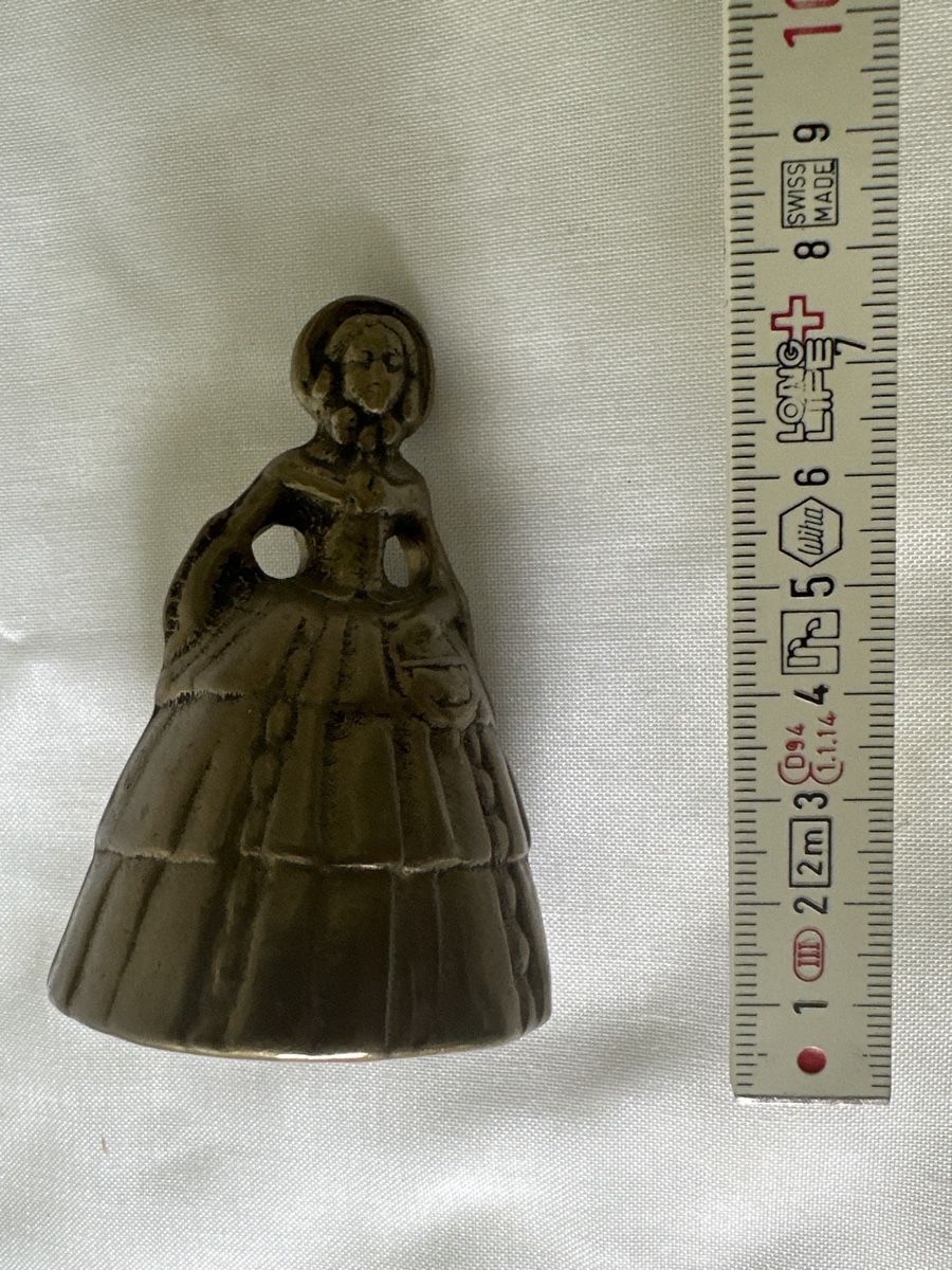 Cloches & sonnailles: Antike Glocke Messing Dame Glockenfigur Vintage Deko – D'occasion à Zürich par Chaeffeler 4