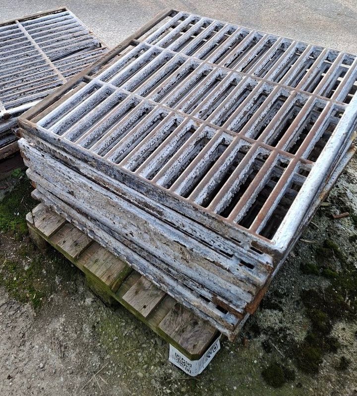 Griglie e Inferriate: Gussroste aus Anbindestall 90x96 cm – Usato da Kaltbrunn venduto da MA5555 1