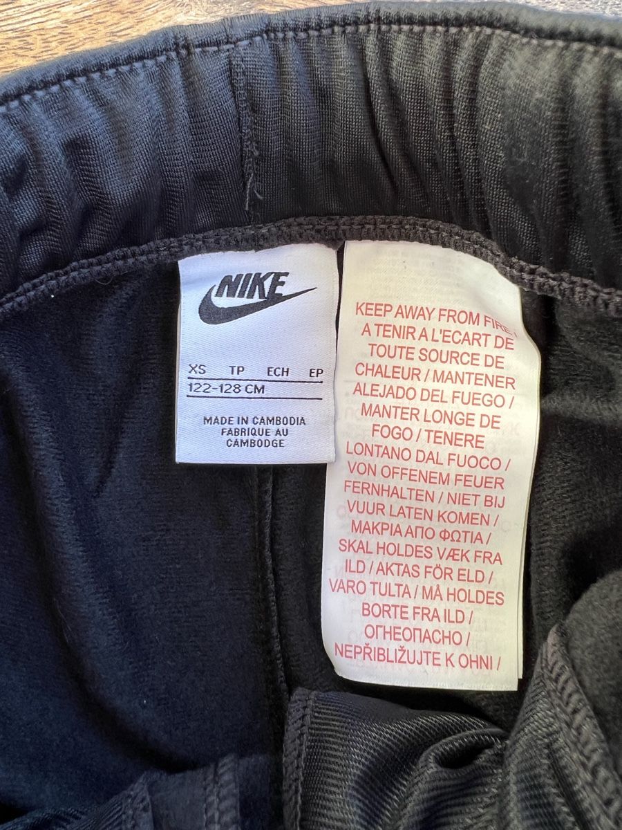 Nike Completi: NIKE Trainingsanzug 122-128 – Nuovo (secondo la descrizione) da Glattbrugg venduto da HUAKK 2