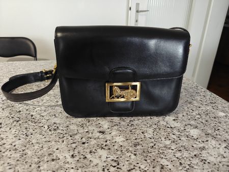 Schwarze Celine Tasche mit goldener Schnalle, top Zustand!