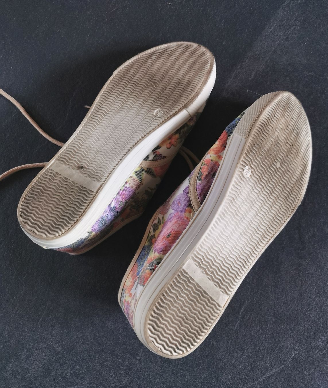 Scarpe da donna: Blumen Sneaker, Stoffschuhe, Gr. 38.5 – Usato da Obergerlafingen venduto da Sigus 2