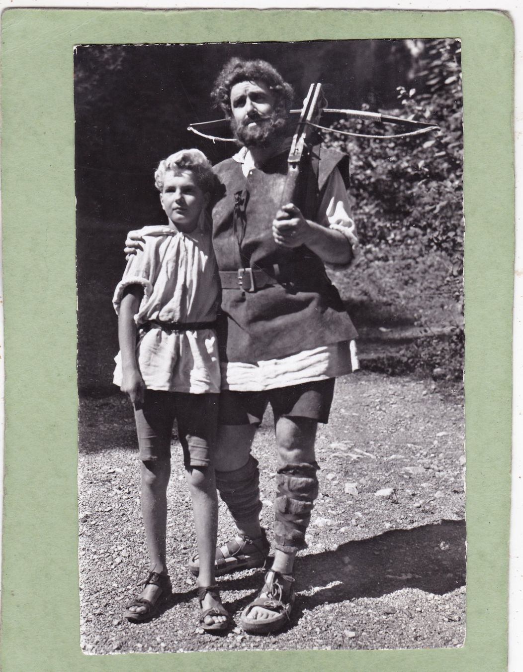 Cartoline postali: Interlaken Tell Spiele  Tell mit Knabe 1959 – Usato da Herisau venduto da Lisegrat2008