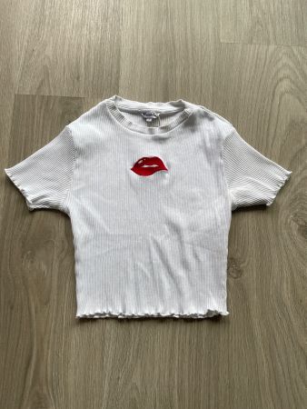 Ripp-Crop-Top Weiss mit Lippenprint Gr. S Sommer-Trend 💋