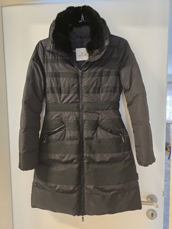 Moncler Daunenmantel Grösse XS / 0 mit Pelzkragen Schwarz