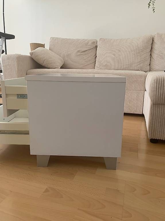 Comodini: gebrauchter Nachttisch 15.- – Usato da Basel venduto da mir_978r 2