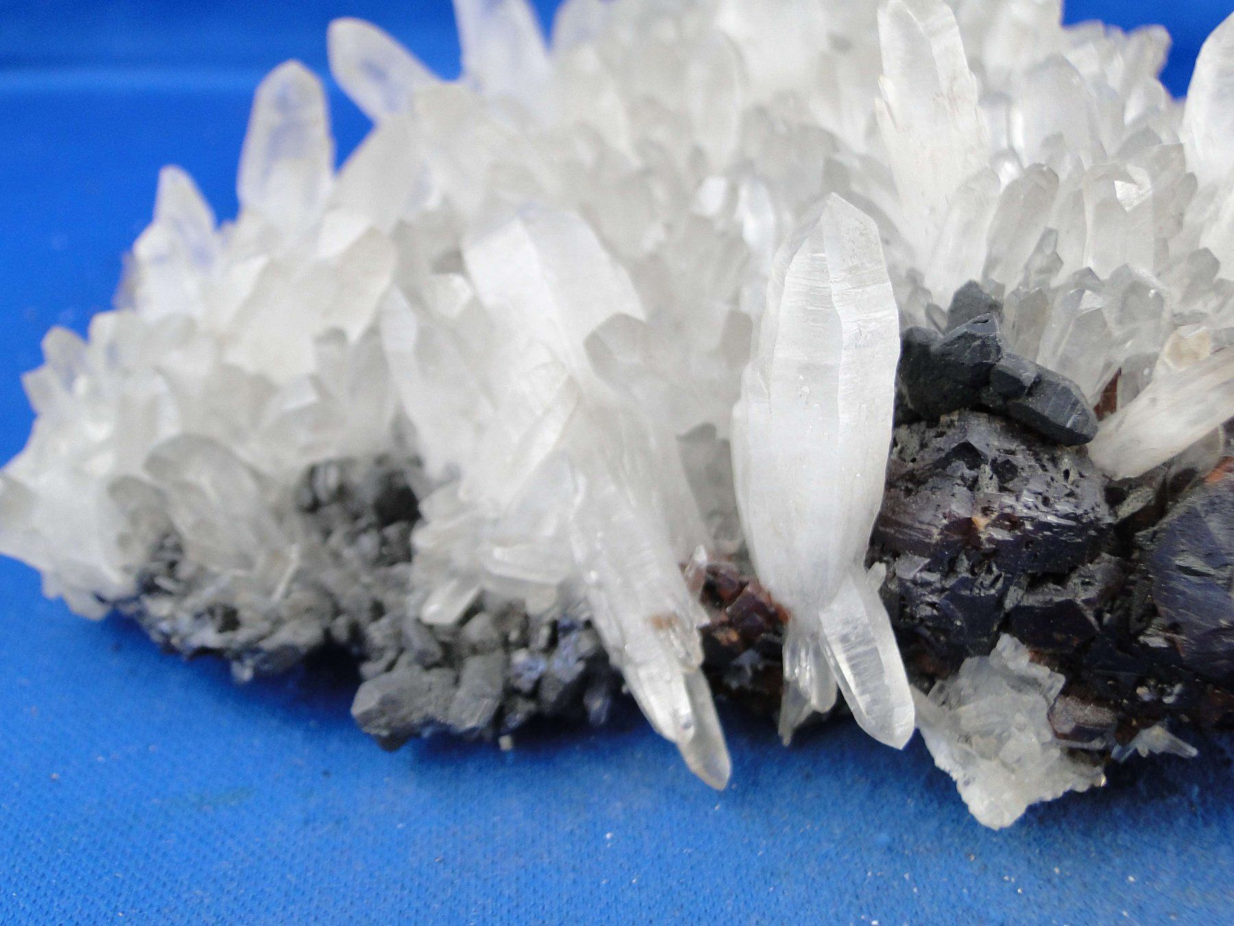 Minerali & Pietre curative: Quarz mit Sphalerit und Bournonit – Usato da Schinznach Bad venduto da Demerald 7