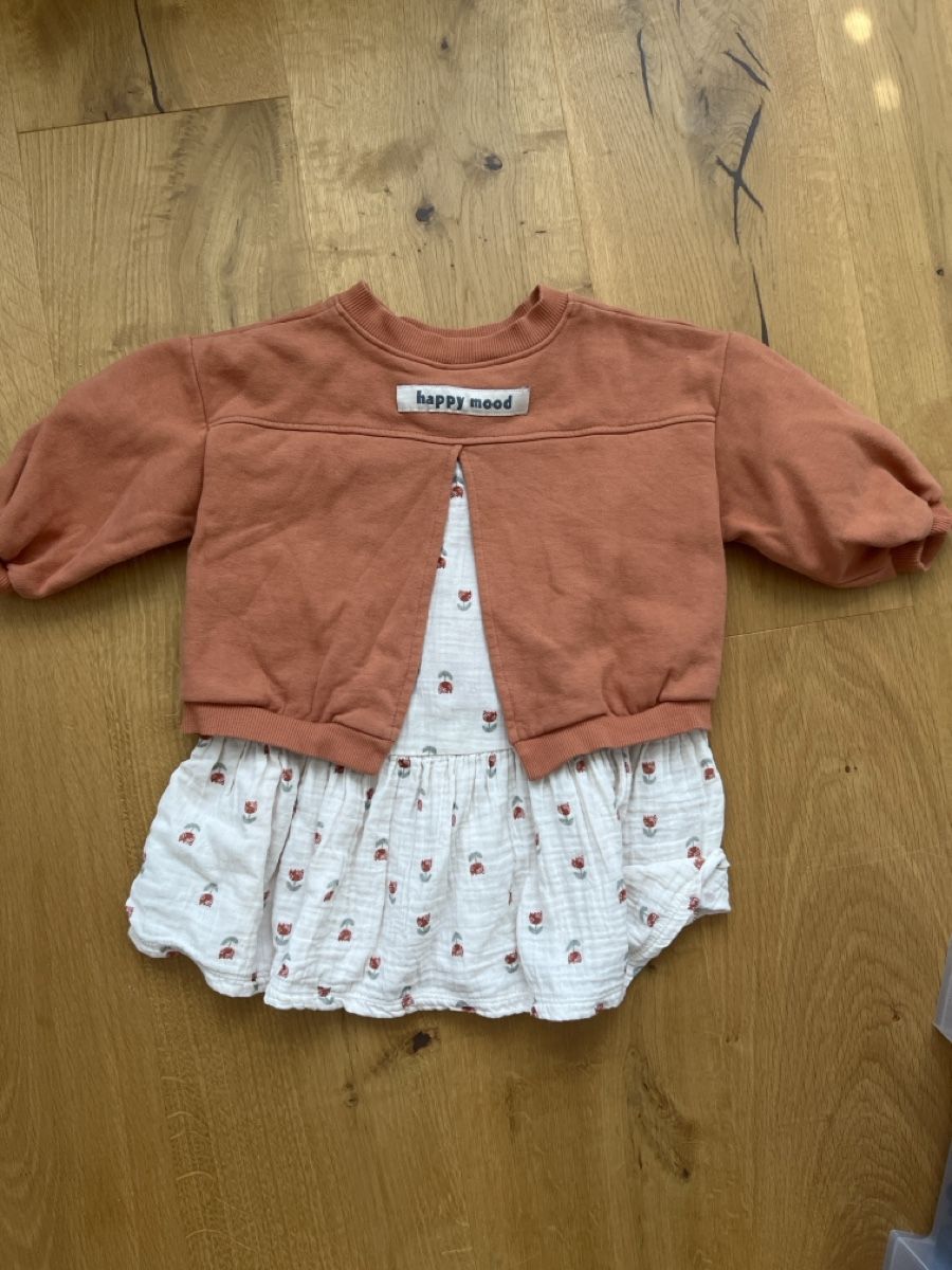 Next Pulls et sweat-shirts: NEXT Pullover mit Blumenprint Grösse 98/104 2-3 Jahre – D'occasion à Recherswil par ch0_y9gb 2