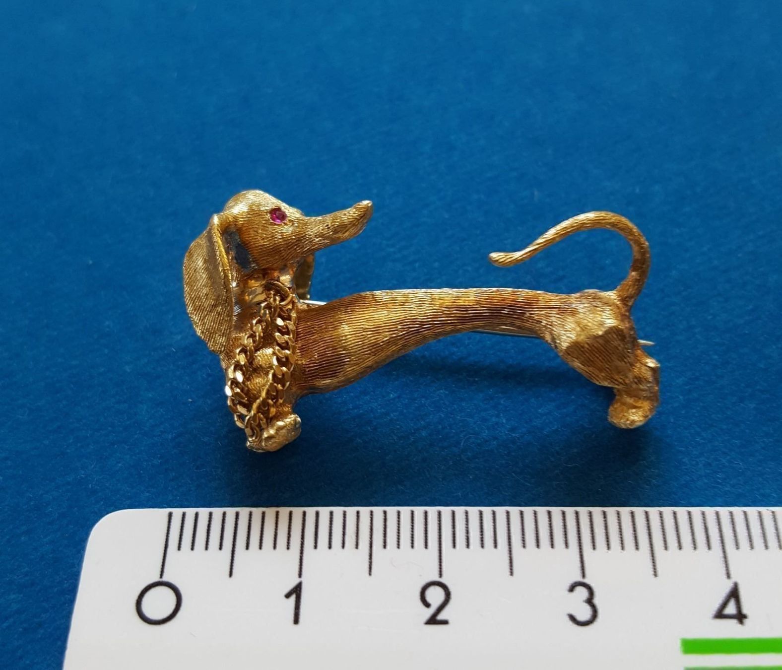 Broschen & Nadeln: Massiv 750 Gold Hundebroche Mit Rubin – Gebraucht aus Wald ZH von Aniade