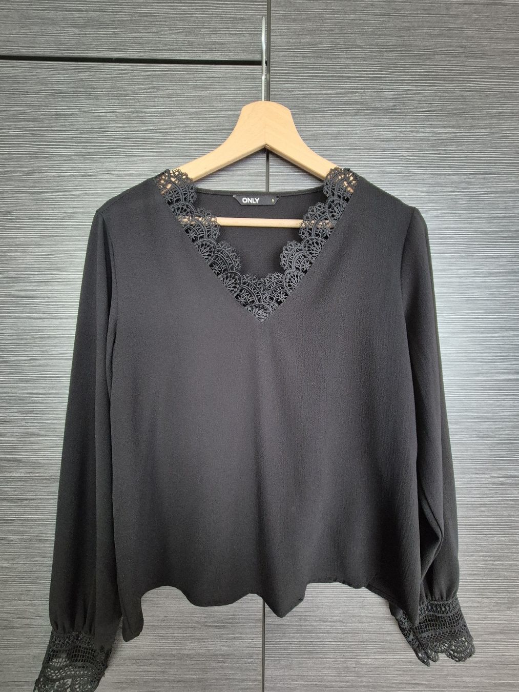 Only Camicette: ONLY Bluse Schwarz, Gr. S, Spitze, Top Zustand – Usato da Römerswil LU venduto da cfm_j789