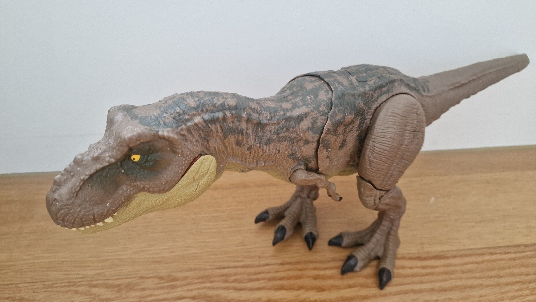 Statuette: Jurassic World T-Rex Figur mit Maulkorb – Usato da Uetikon am See venduto da Walkingtothemoon 1