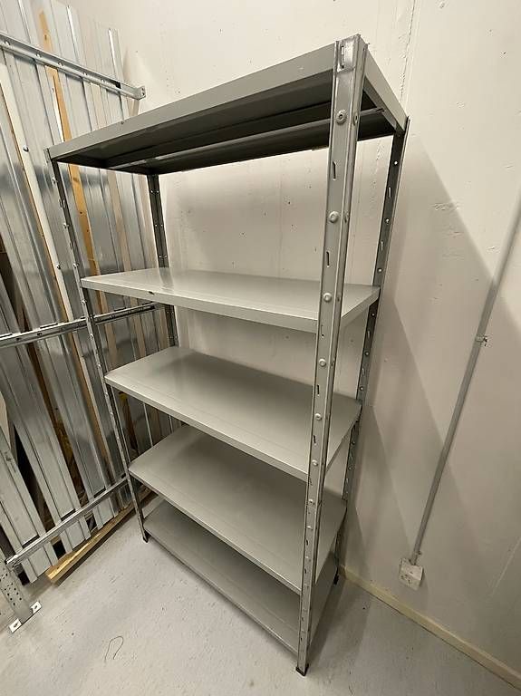 Scaffali: Steckregale aus Metall – Usato da Basel venduto da guldblomst 1