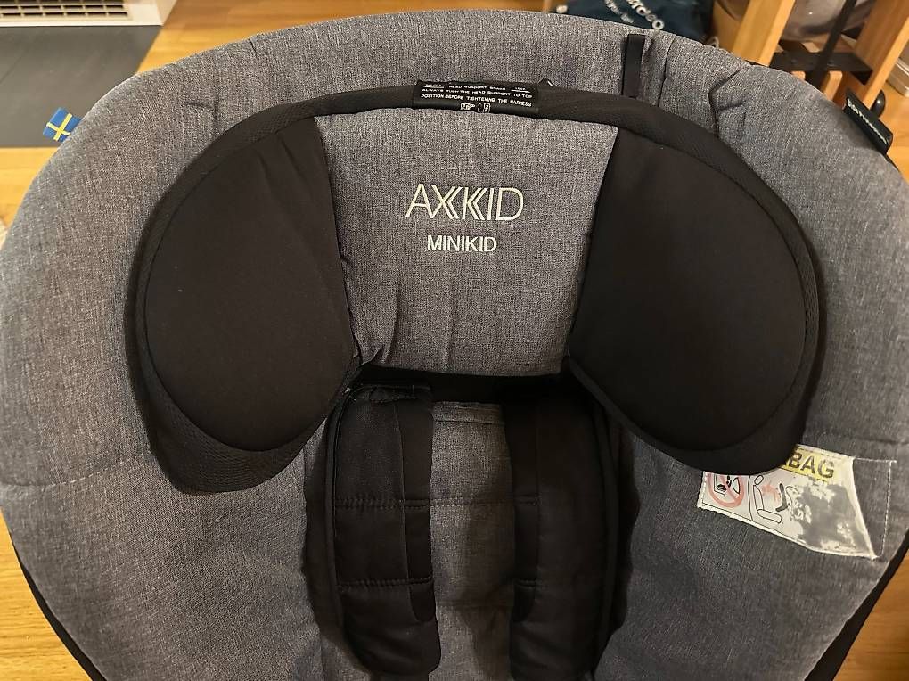Seggiolini per auto: Axkid minikid reboarder – Usato da Zürich venduto da mat_j5kq 1