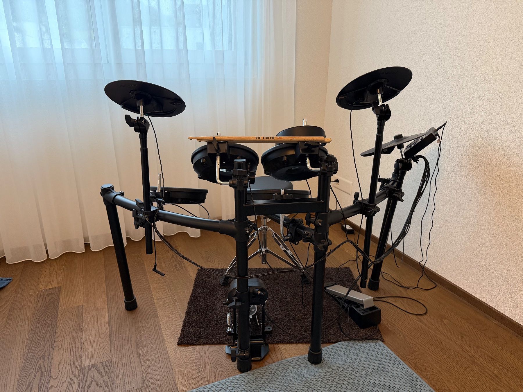 Roland Strumenti musicali: Roland TD-07DMK V-Drum Set Bundle – Usato da Wohlenschwil venduto da solero2010 1