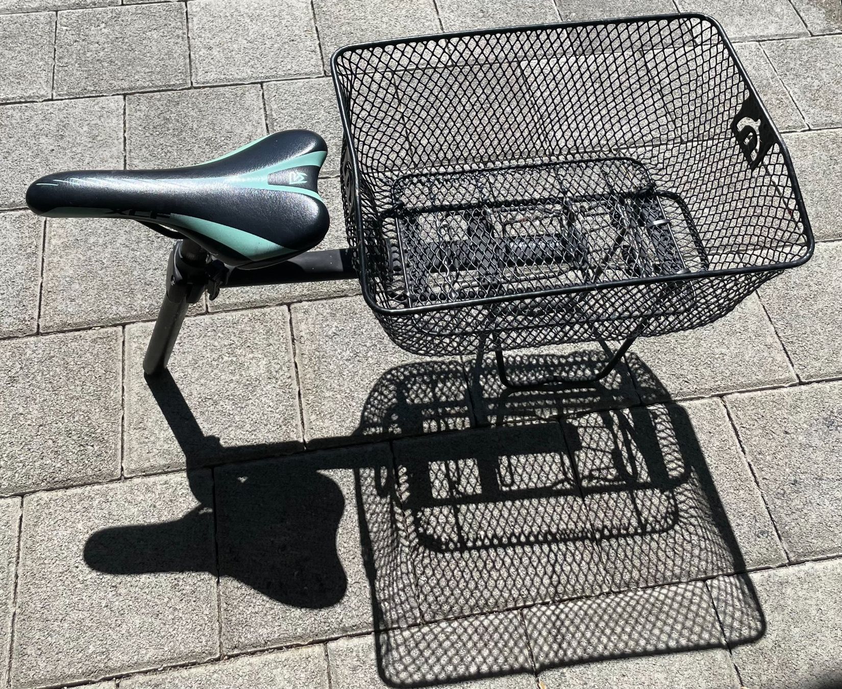 Pezzi di ricambio: Fahrradsattel mit Stange, Packträger, Korb – Usato da Amriswil venduto da fit8580 3