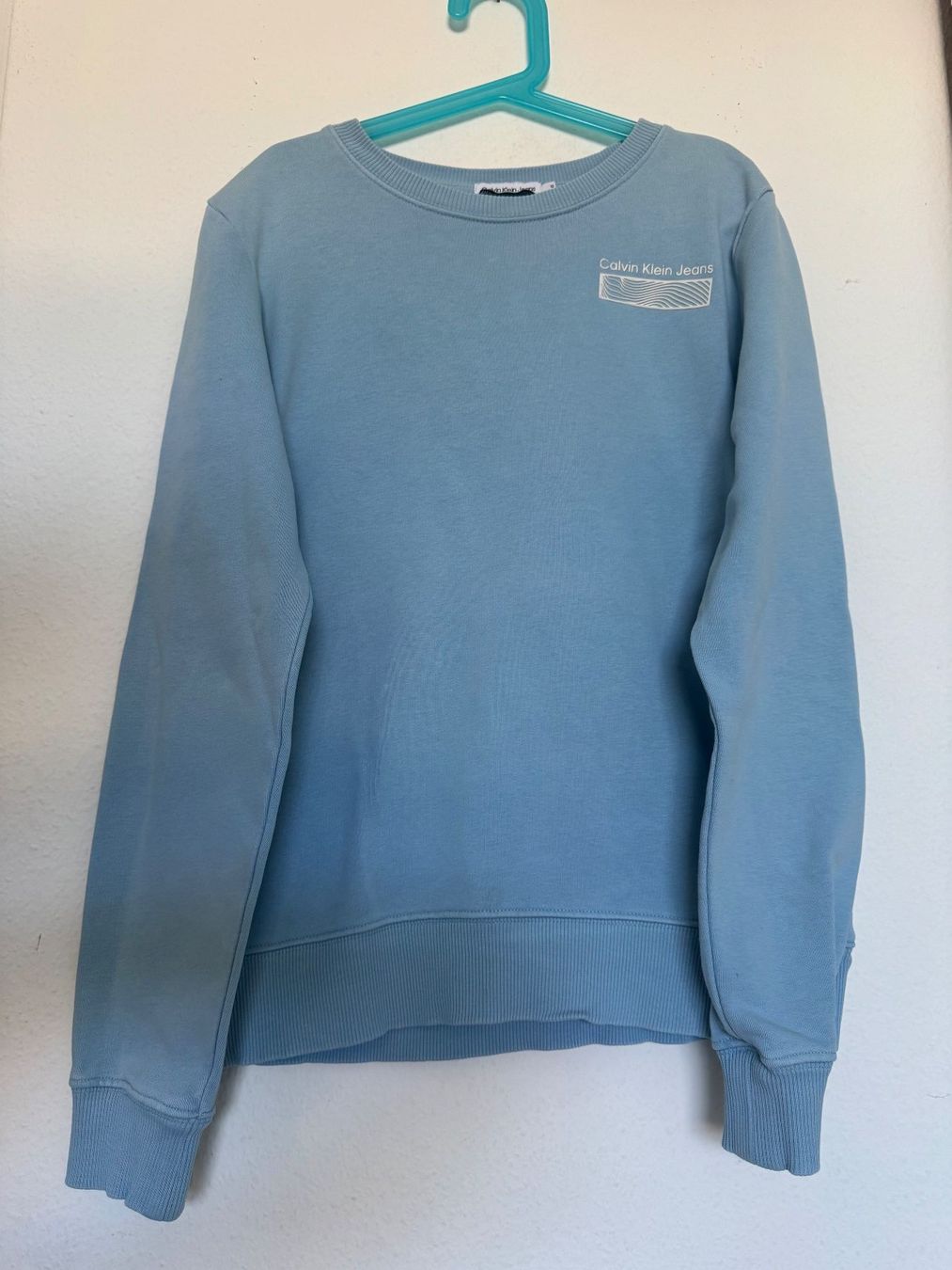 Pulls et sweat-shirts: Pull Calvin Klein bleu clair 12 ans – D'occasion à Chatelaine par lae_7h8n