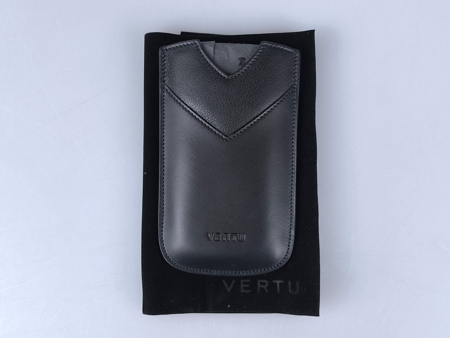 Vertu Cover & Protezioni schermo: Original VERTU Slip Case Vertical Black Leather – Nuovo (secondo la descrizione) da Rüti ZH venduto da Restwert_Rueti_ZH 1