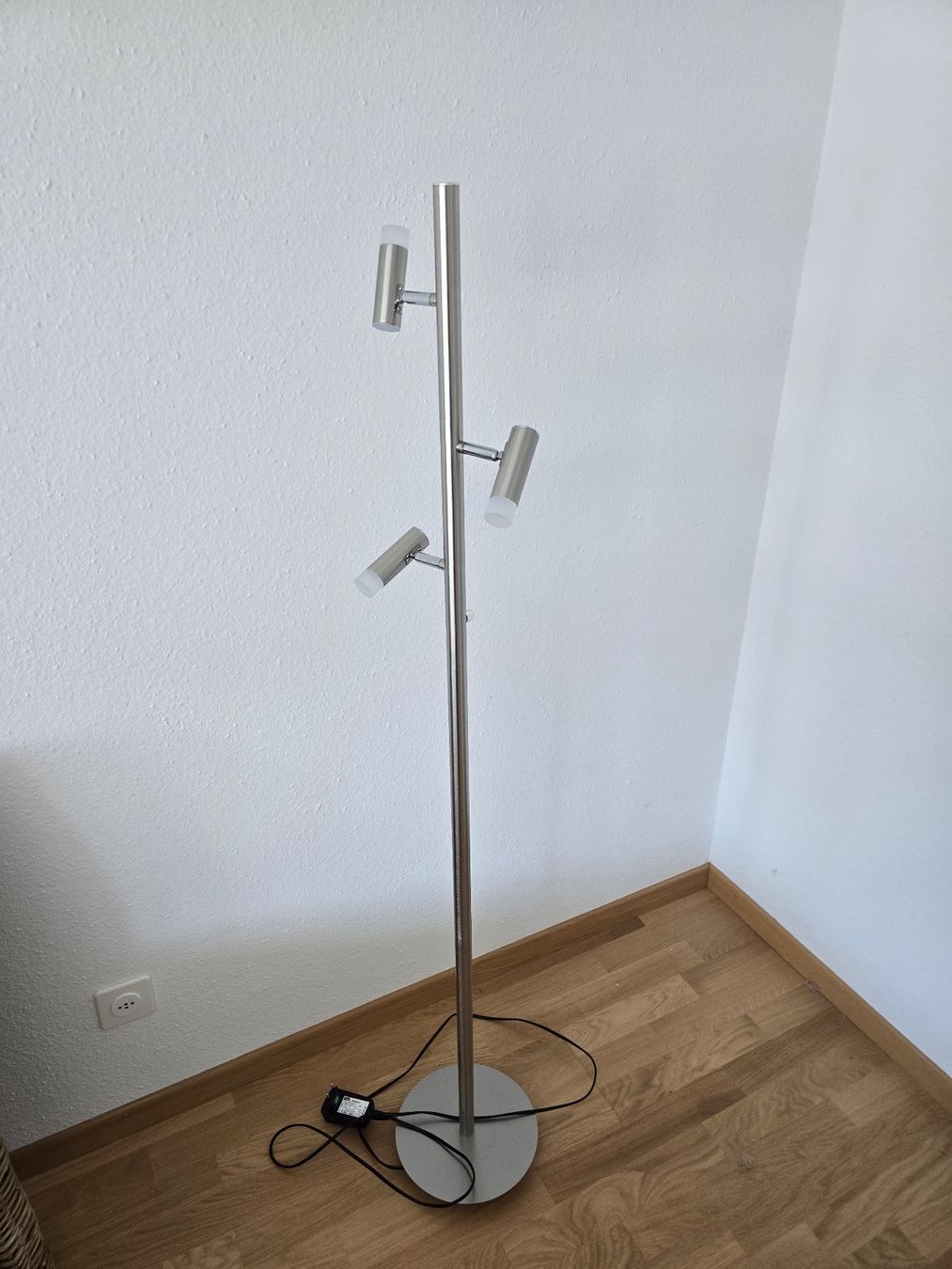 Lampade: Stehleuchte LED – Usato da Fischbach-Göslikon venduto da roger301272