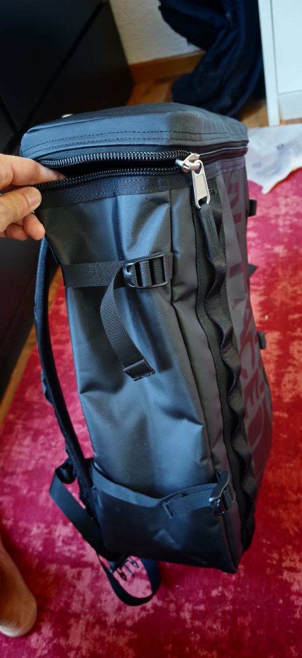 North Face Zaini: The North Face Backpack Black Like New Condition – Nuovo (secondo la descrizione) da Cortaillod venduto da osmani90 3