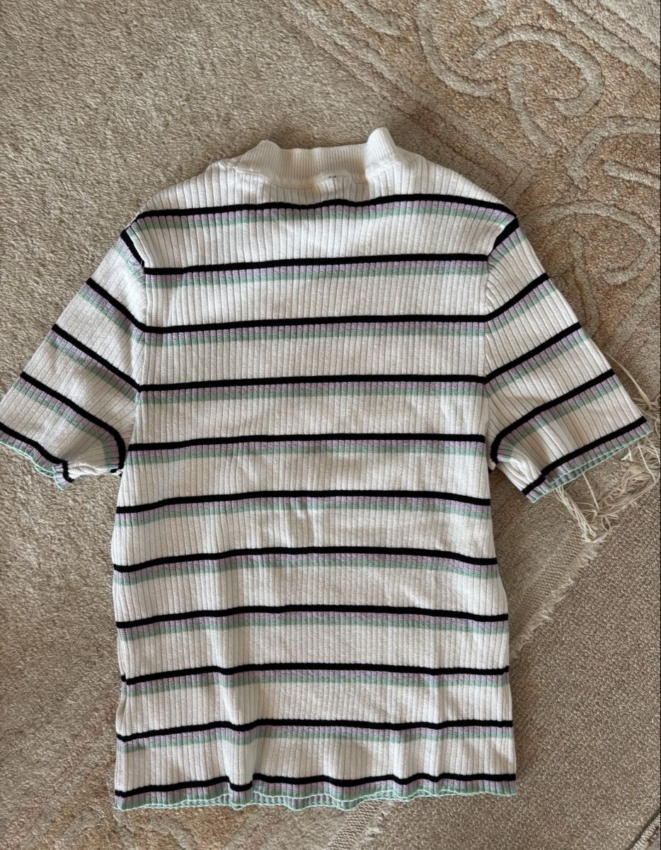 H&M T-shirts: T-Shirt – D'occasion à Eggersriet par car_w5cl 2