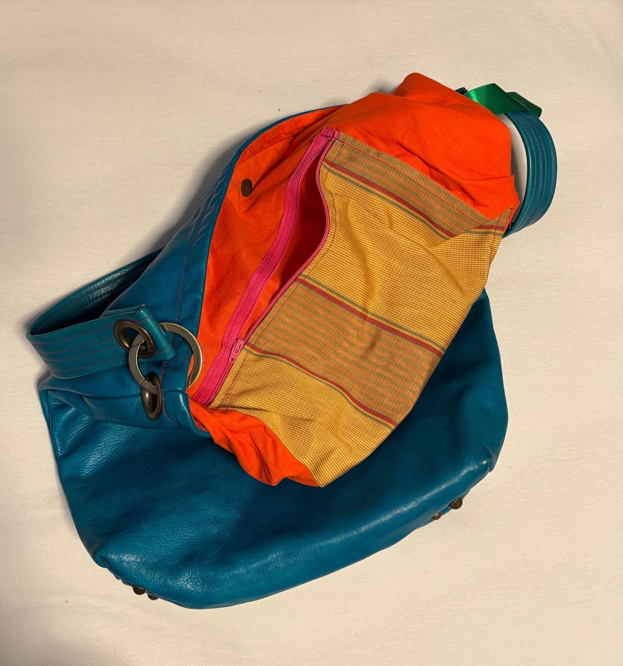Taschen für Damen: Schultertasche aus weichem Leder – Gebraucht aus Küsnacht ZH von MaBaCa 2