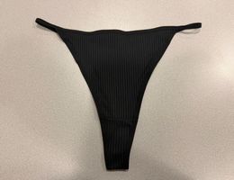 Schwarzer String Tanga, Grösse L, neu und ungetragen!