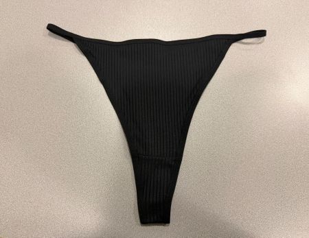 Schwarzer String Tanga, Grösse L, neu und ungetragen!