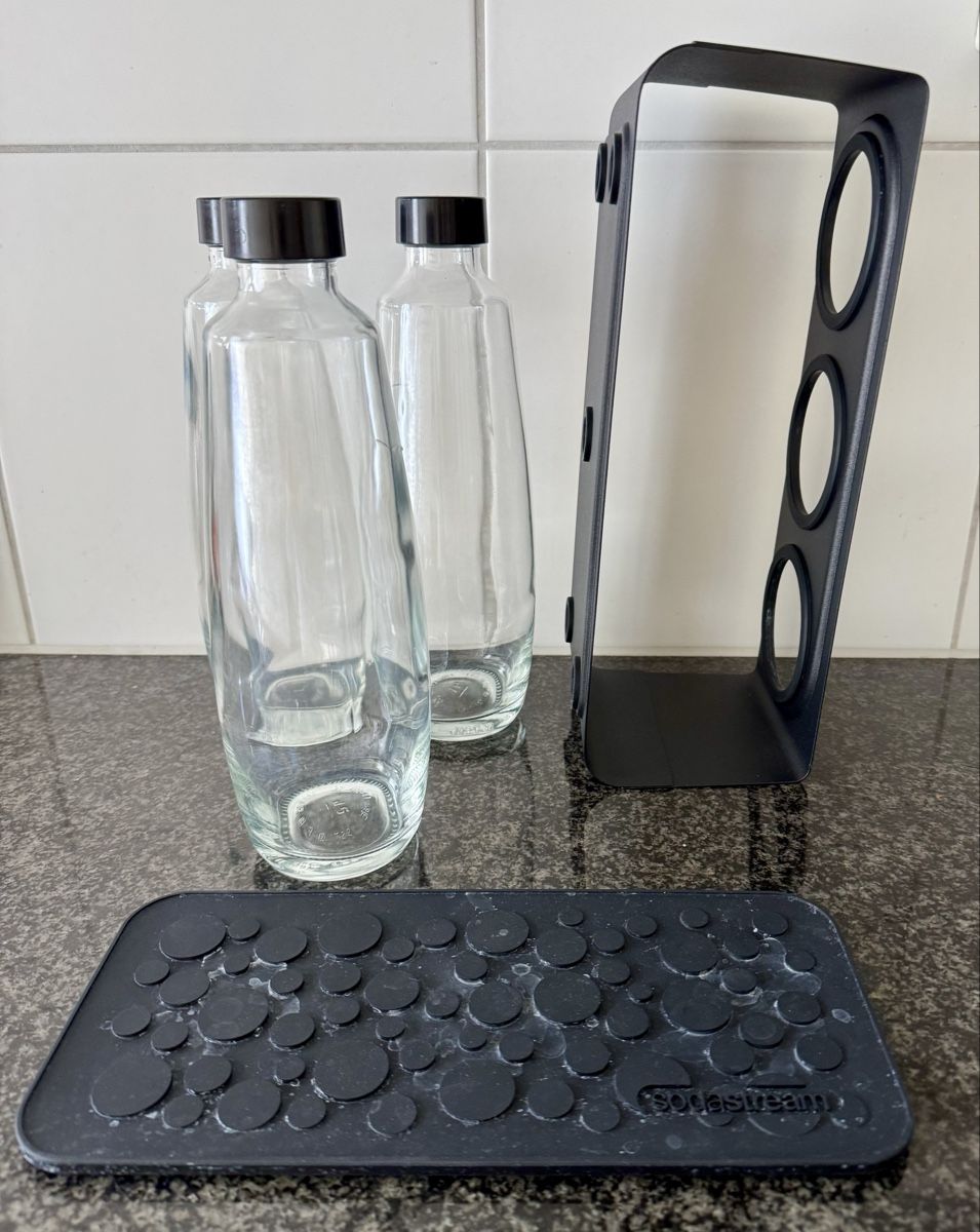 Sodastream Caraffe: Soda Stream Glasflaschen inkl. Halterung  – Usato da Uster venduto da Coco101 2