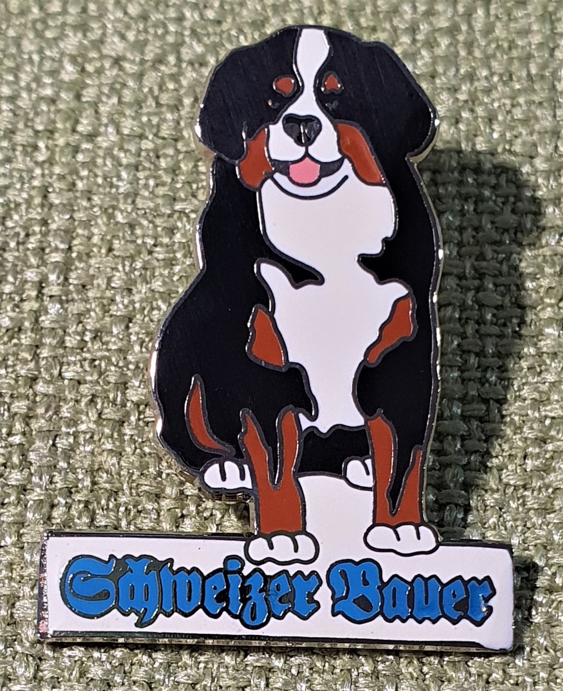 Plaketten & Abzeichen: O291 - Pin Hund Schweizer Bauer – Gebraucht aus Reinach BL von Boston-Verkauf