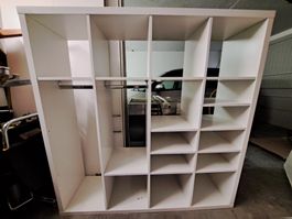 Weisses Kallax Regal - Umgebaut, Kinderkleiderschrank