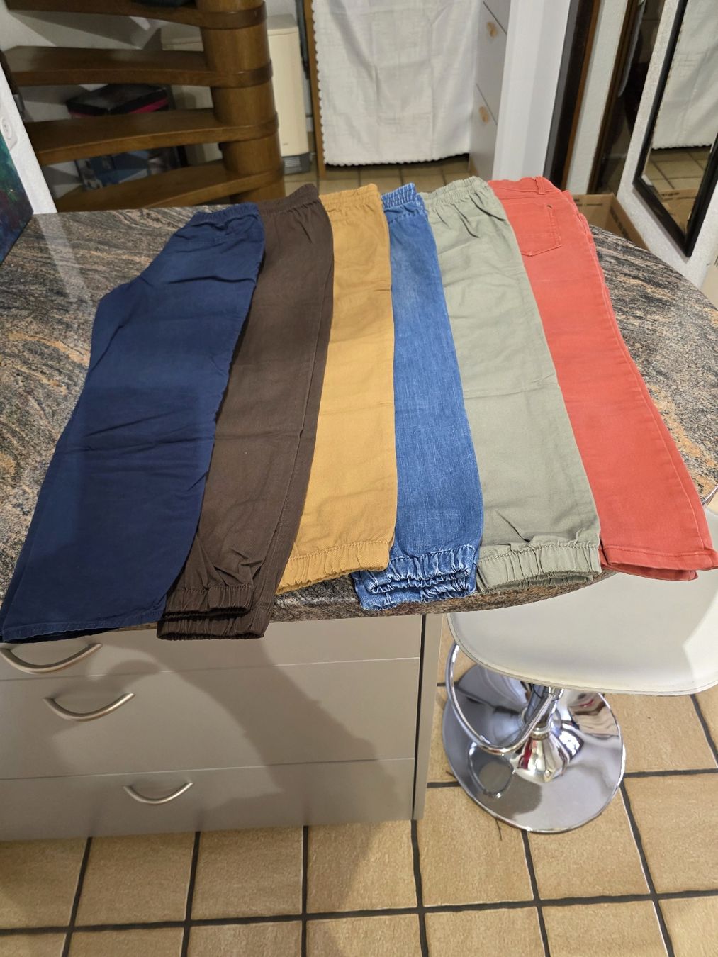 H&M Pantaloni: jungs hosen grösse 134 – Nuovo (secondo la descrizione) da Tegerfelden venduto da Bigzilla
