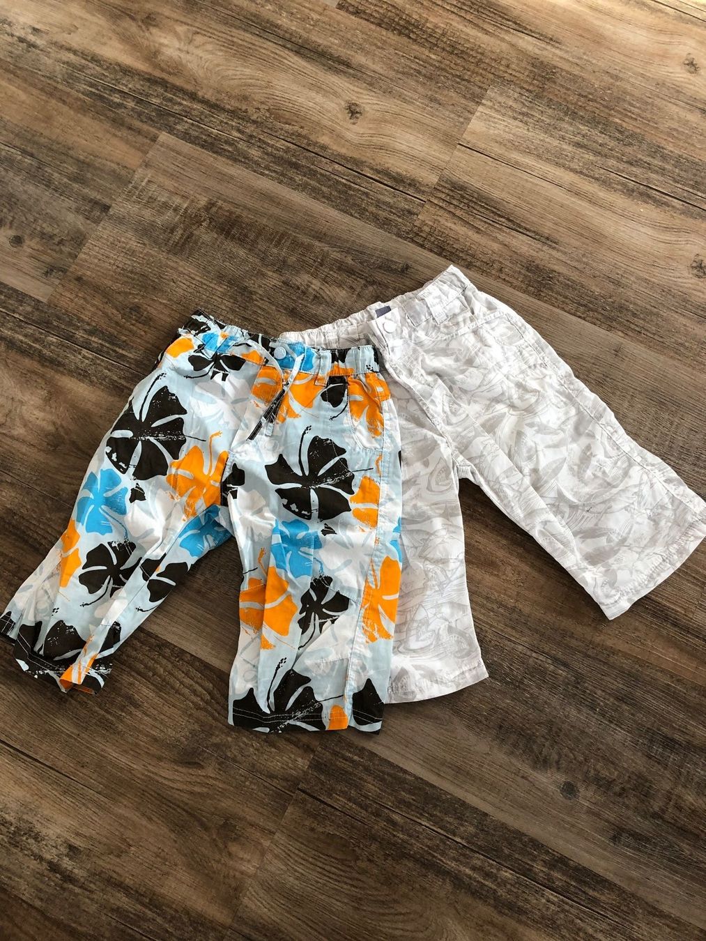 H&M Pantaloni: Kinder Bermudas Gr.122 farbig – Usato da Steffisburg venduto da Aare77