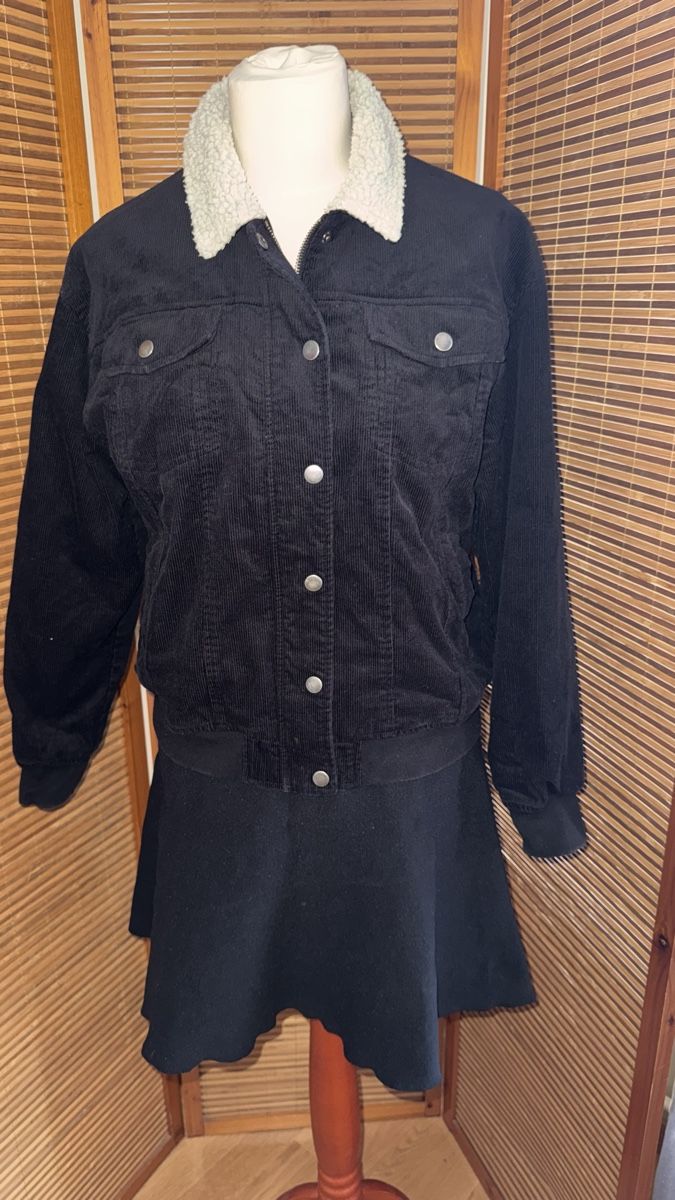Yes Or No Giacche: Übergangsjacke Yes or No, M – Usato da Gümligen venduto da morticiaaddams 1