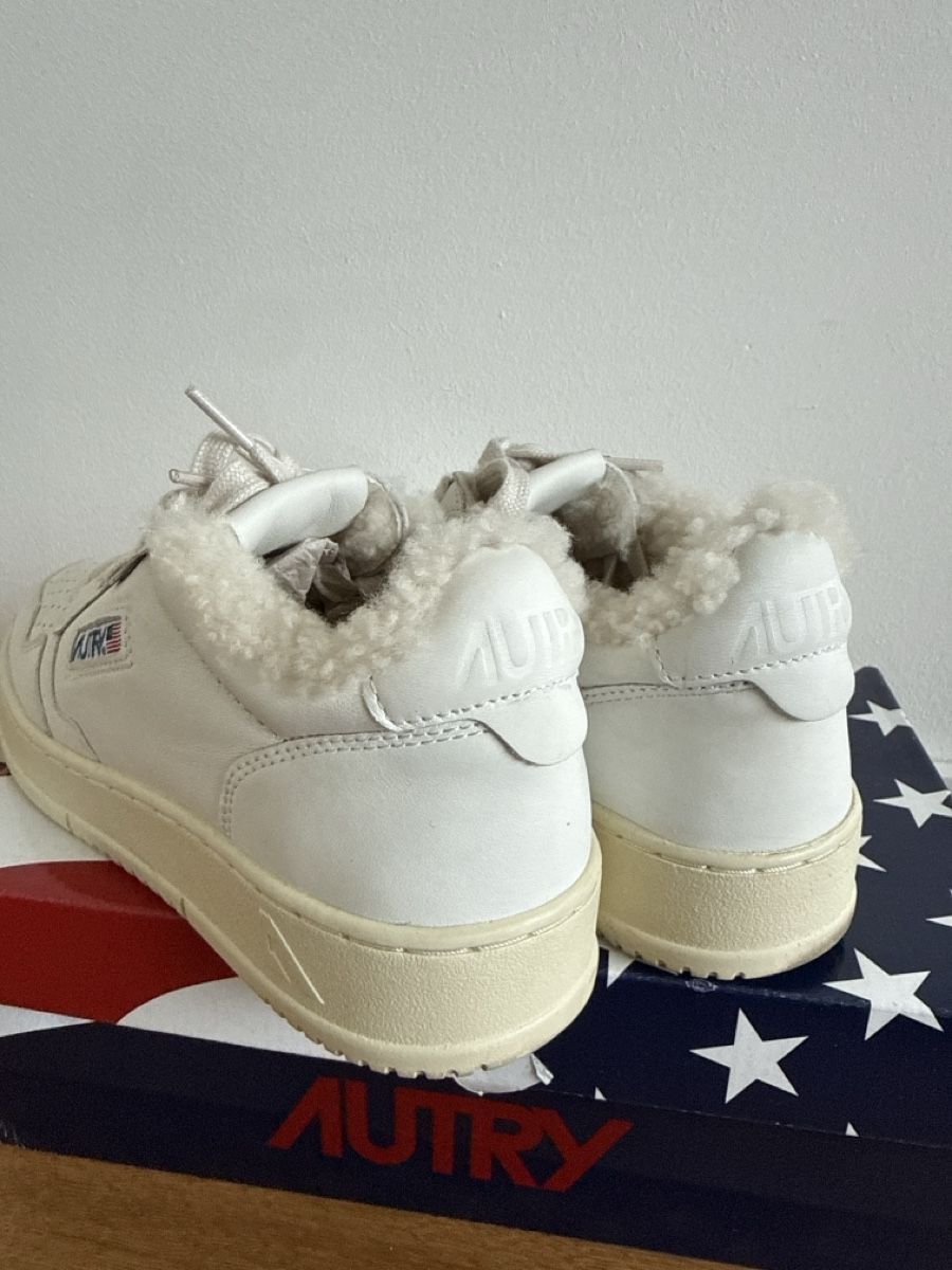 Autry Scarpe da donna: Autry shearling sneakers white – Usato da Kilchberg ZH venduto da Fratruf 2