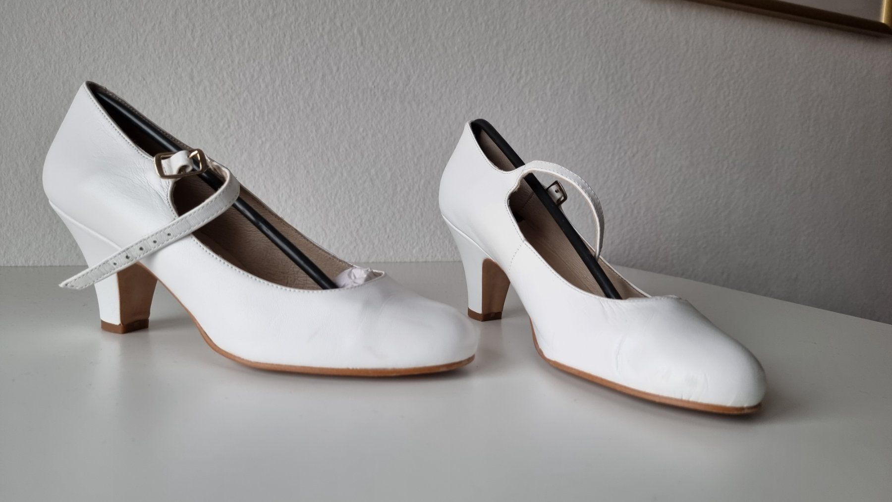 Scarpe da donna: Weisse Leder Pumps Gr. 40 – Usato da Langenthal venduto da mar_5