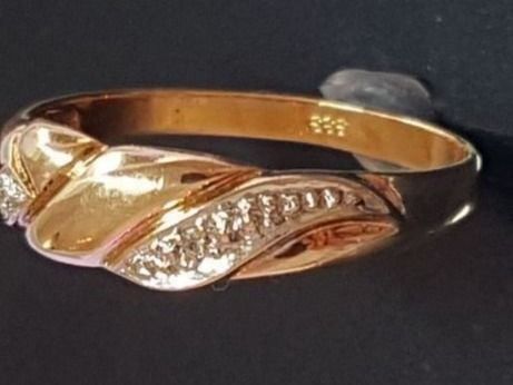 Bagues: Stilvoller Ring mit 4 Diamanten – Neuf (Voir description) à Unterägeri par Altgoldschmuck 3