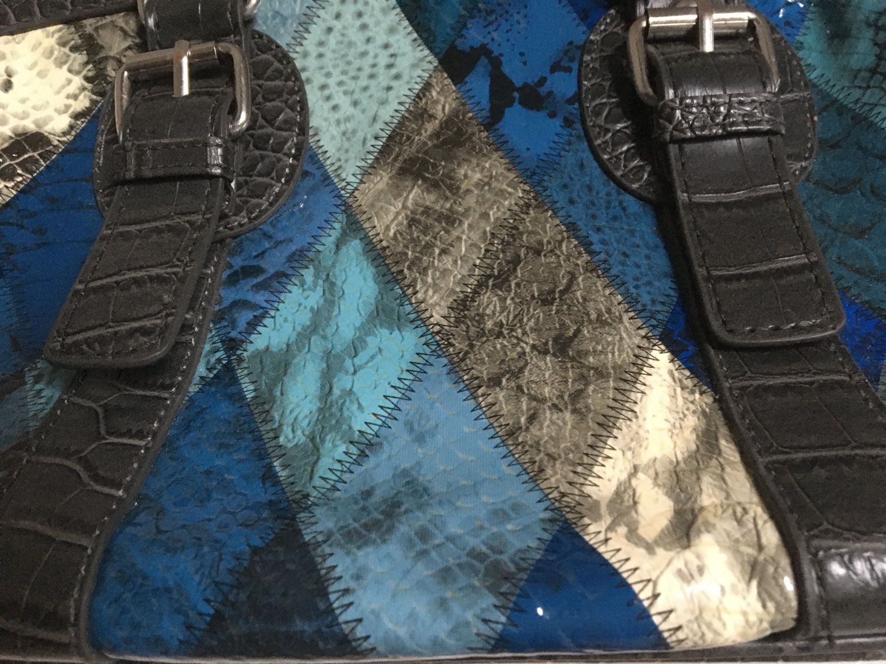 Sacs femmes: Tasche 42/18cm – D'occasion à Arth par Vrecam51 1