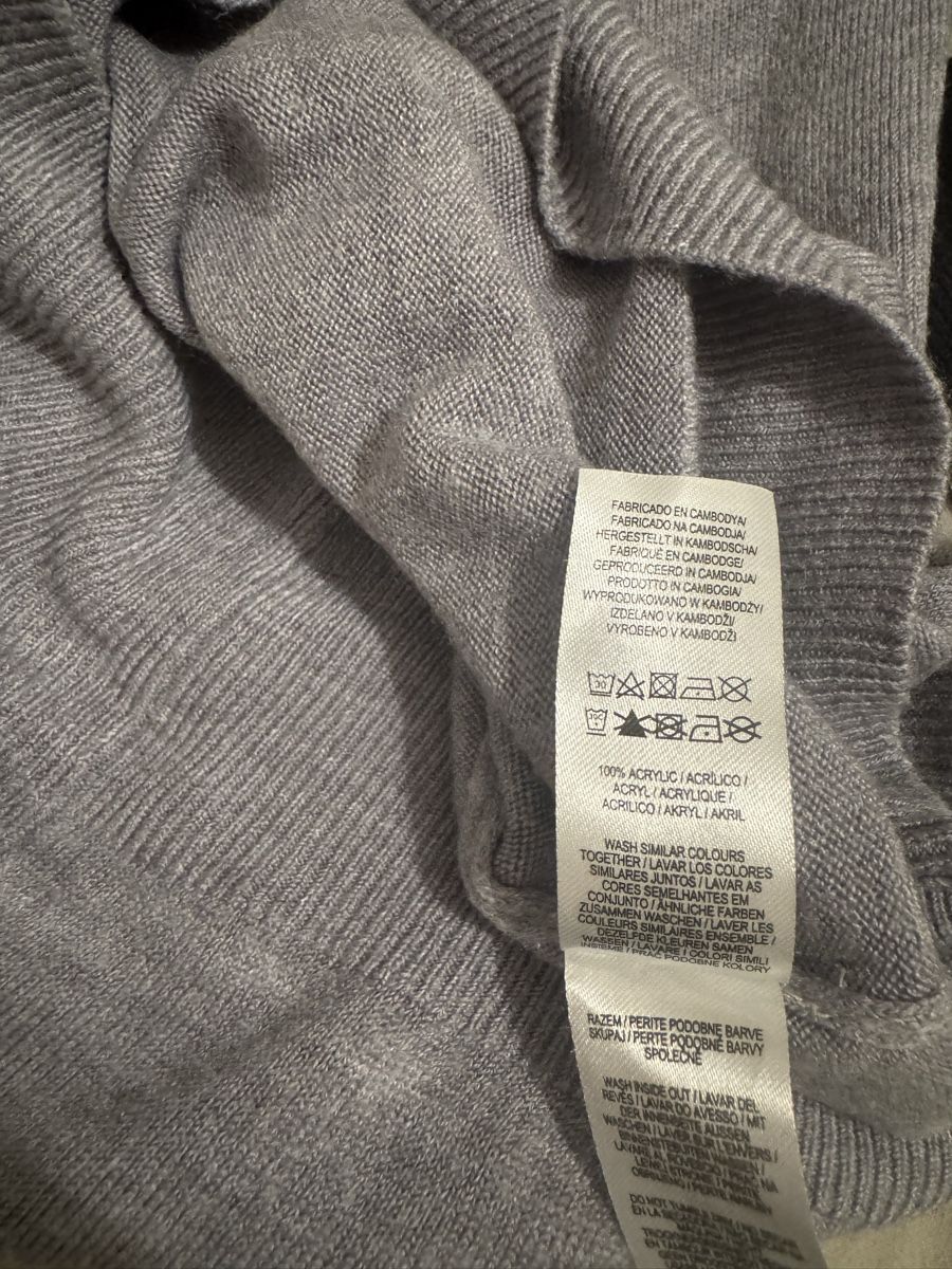 Primark Lotti di vestiti: Pullover Set, Top Zustand, Gr. S, Grau und Schwarz – Usato da Neuenegg venduto da mel_5pnq 4