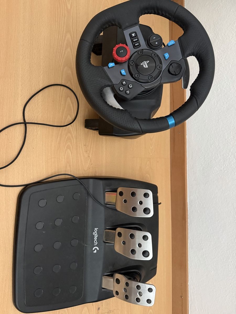 Logitech Console: Logitech Gaming Lenkrad plus Pedale  – Usato da Visp venduto da amwegsvenja 1