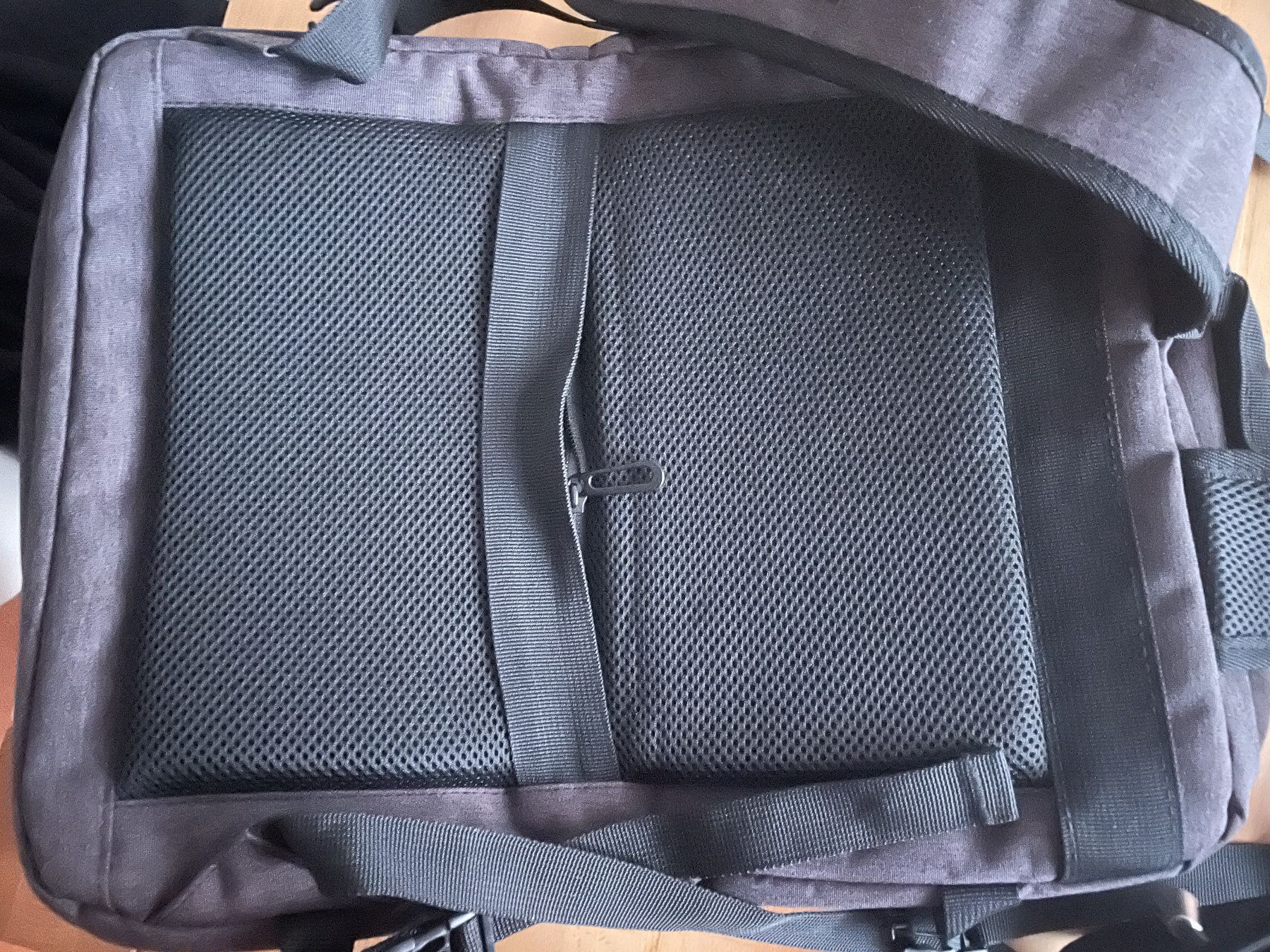Zaini: neuwertiger Flugzeugrucksack mit USB Anschluss – Nuovo e nell'imballaggio originale da Regensberg venduto da Qanussa 6