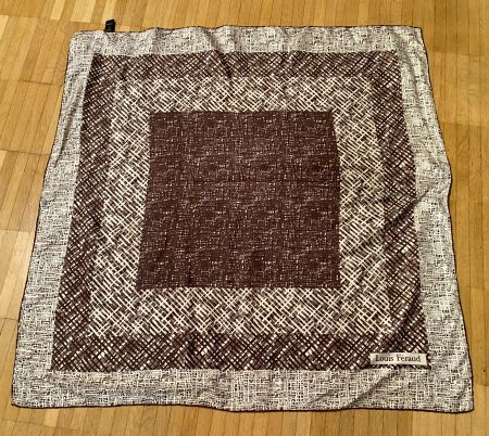 Louis Féraud  100% Reine Seiden Foulard.! 🌸