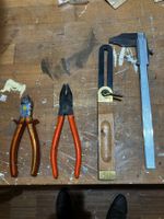 Werkzeug-Set: Winkelmesser, Schieblehre, Seitenschneider etc