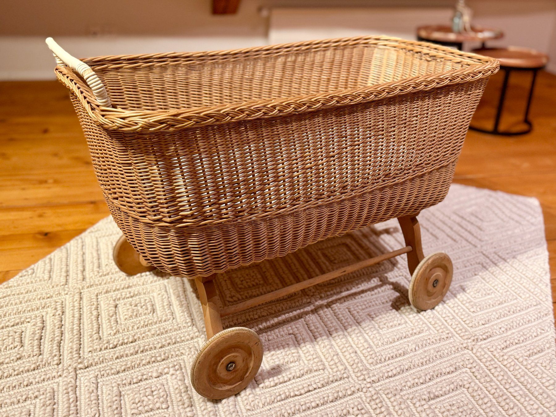 Culle: Vintage-Stubenwagen auf Rädern – Usato da Oberembrach venduto da VickyL
