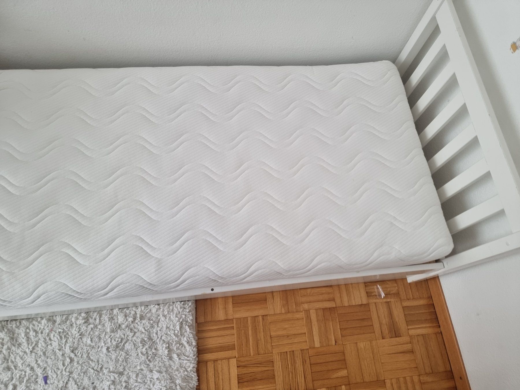 Letti: Lit commode de bébé blanc avec matelas - état impeccable 👍 – Usato da Genève venduto da selmouta 1